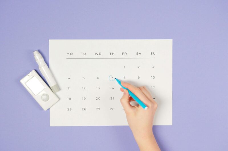 A student highlighting the SAT registration date